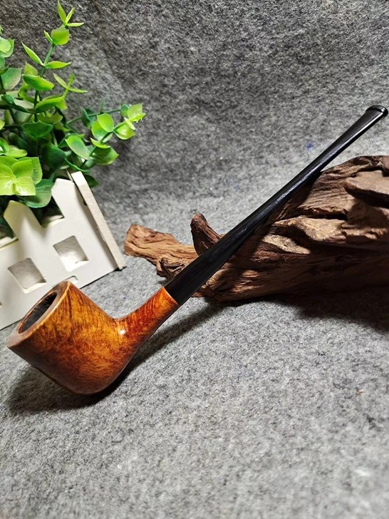 烟斗材质：石楠木 产地：中国 款式精工制作