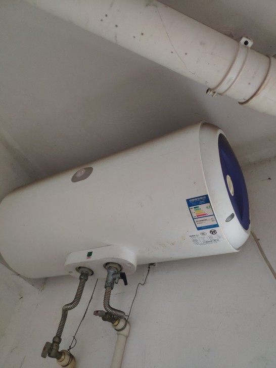 家用美的50升热水器,全好正常使用,还在墙...