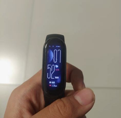 小米手环6，贴了钢化膜没有任何划痕，砍价一...