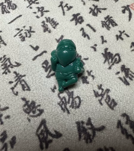罗老师工作室定制的，地狱色绿松石雕刻件。克...