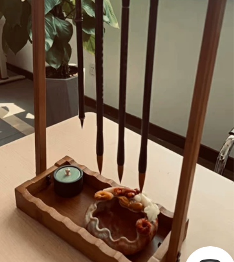 实木楠竹毛笔挂笔架一个,高约37.5公分,...