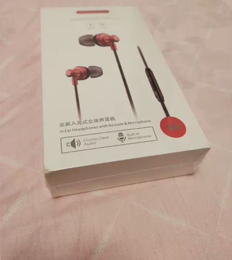 纽曼入耳式耳机， 全新未拆封， 盲盒开的。...