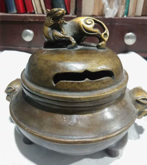 大明宣德款熏香炉一个,品相好,自然包桨。没...