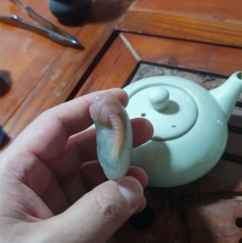 自己玉雕工作室出品,紫绿玛瑙材质,俏色巧雕...