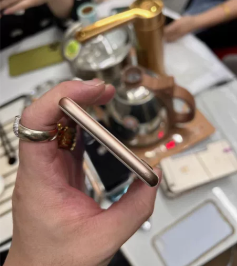 8 256g三网 899 感兴趣的话点“我...