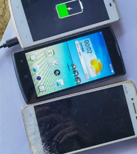 OPPO R831T手机两个,一个黑一个白...