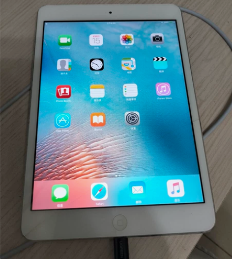 转让iPad mini1,屏幕有一条裂痕,...