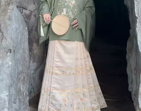 素衣坊原创汉服女狸奴戏明制刺绣圆领袍琵琶袖...