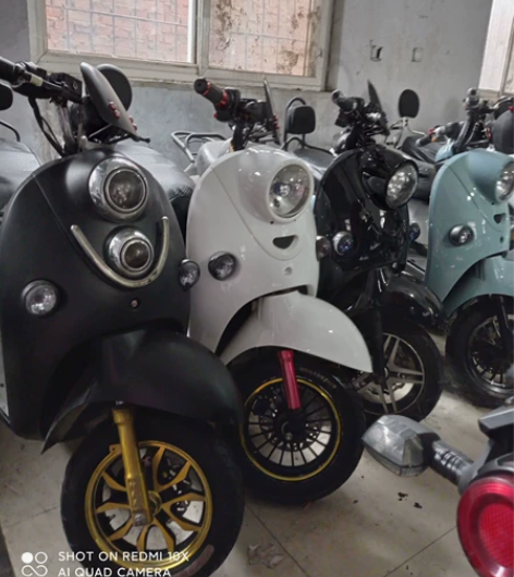 实体店几百辆九成新二手电动车，款式新颖有爱...