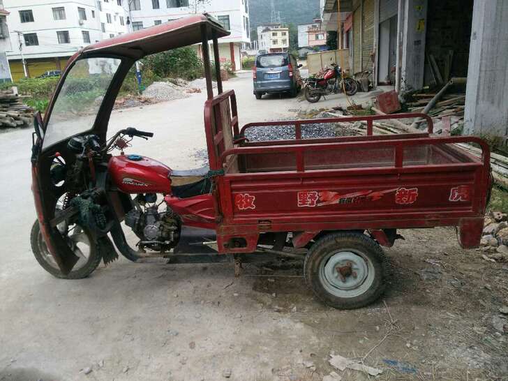 三轮摩托车