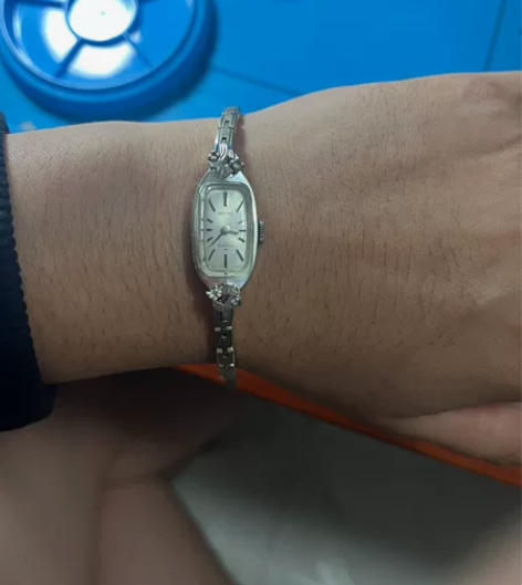 精工中古女款手链机械手表。已佩戴三天走时准...