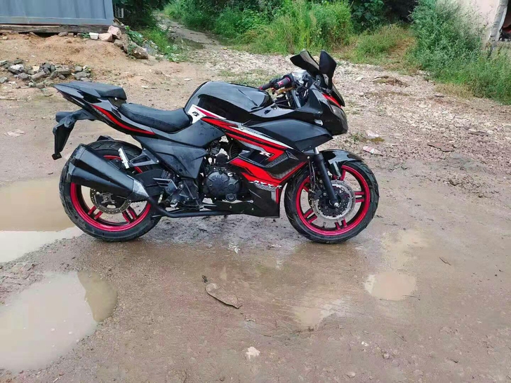 小忍者摩托车跑车趴赛公路赛，双出排气声浪澎...