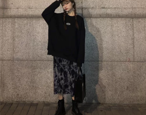 一套2022年早秋新款女港风chic复古时...
