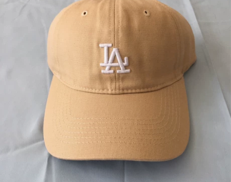 出闲置MLB棒球帽,闺蜜做代购的,送了我好...