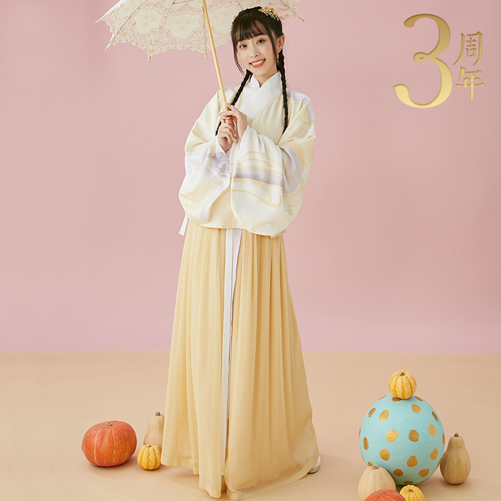 十三余 汉服