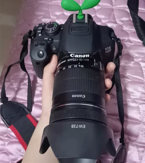 700d 单反  佳能 自用很久  不玩了...