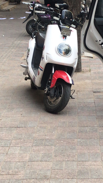 仿小牛电动车,72伏,空车,速度六十多,前...