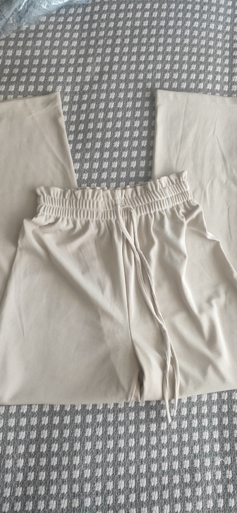 白色阔腿裤