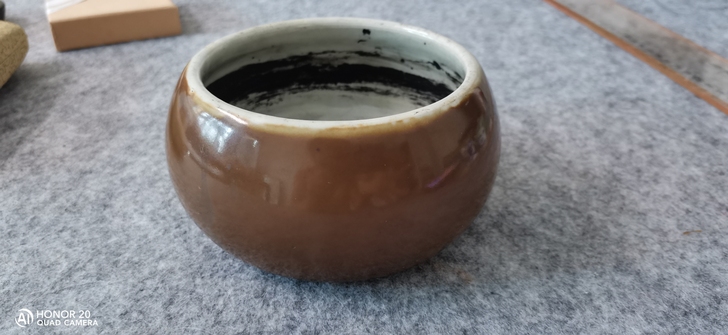 老笔洗一个,年份应该不是很长,可能就一二十...
