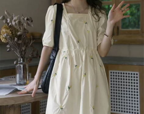 小清新甜美碎花连衣裙学院风中长款方领少女短...