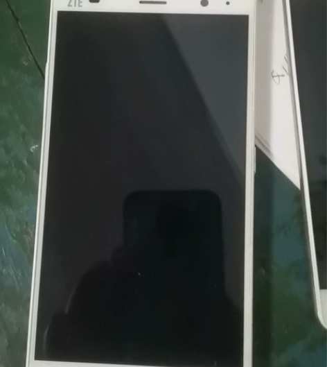 中兴海信各1,打包出,中兴2+16G后盖裂...