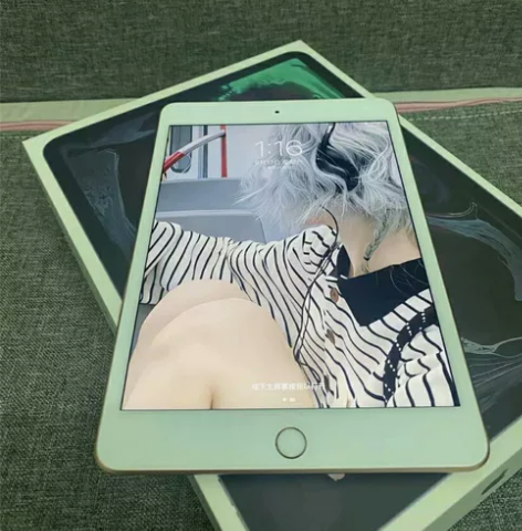 女大学的自己用 出一台ipad mibi5...