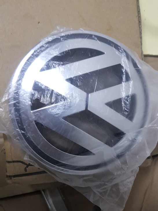 10至12款大众CC原厂中网大众标 不...