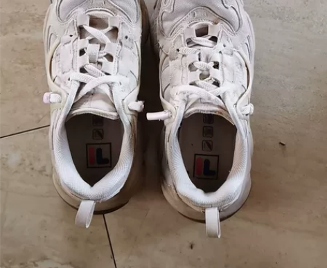 斐乐。35 脏了。但是很新。孩子穿的很少 ...
