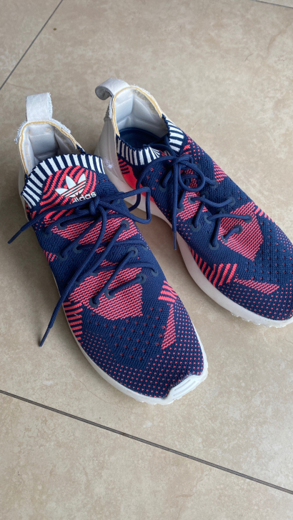 Adidas运动鞋,针织表面,弹力舒适,包...