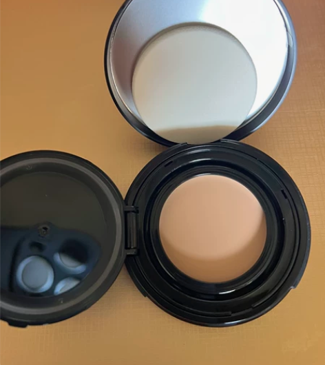 韩国代购菲诗小铺粉底,全新正品保证,低价转...