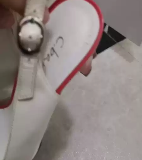千百度凉鞋专柜购入 36码 瑕疵已拍 ...