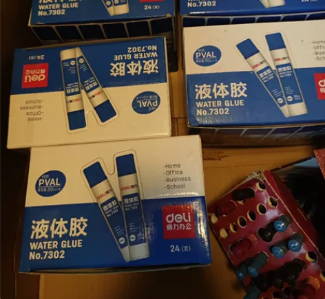 得力胶水24支/10元,胶棒10元 店不开...