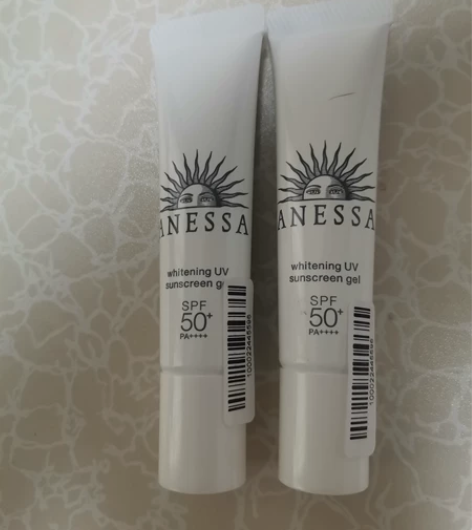 安热沙臻效美白防晒啫喱15g管装,SPF5...