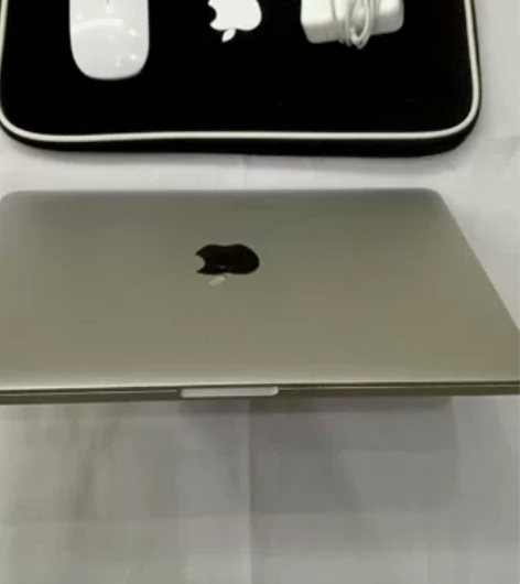 自用i9顶配笔记本电脑Macbookpro...