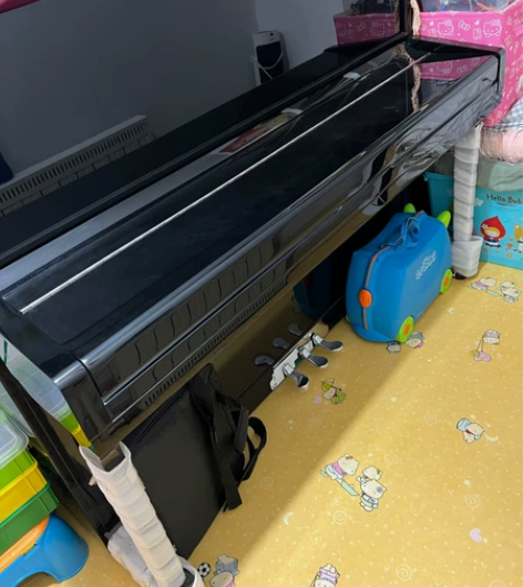 孩子在家练钢琴一台,品牌忘记了,品质很好,...