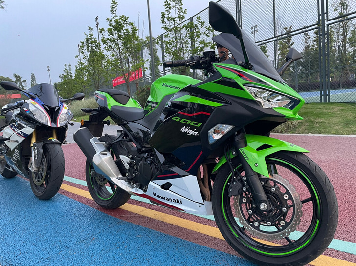 成都摩托车出租川崎忍者400出租,一天24...