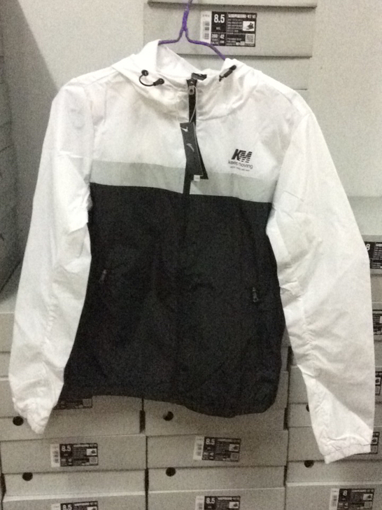 安踏全新正品春秋女外套只有m码特卖,不退不换