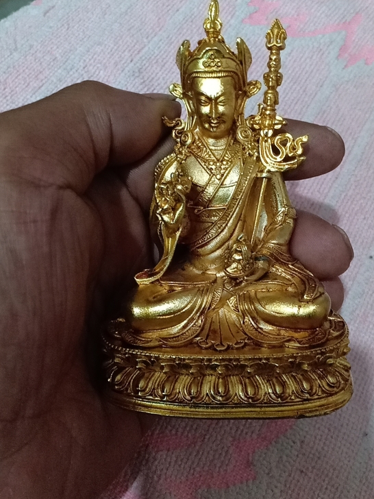低价出售一个收藏多年的小铜佛像 做工非常的...