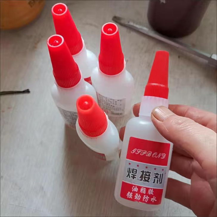 焊接剂电焊胶粘鞋胶万能胶水批发，一瓶仅要4元