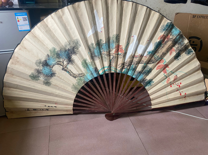 手绘老折扇一把和平千秋，展开尺寸180，高100厘米品相如图