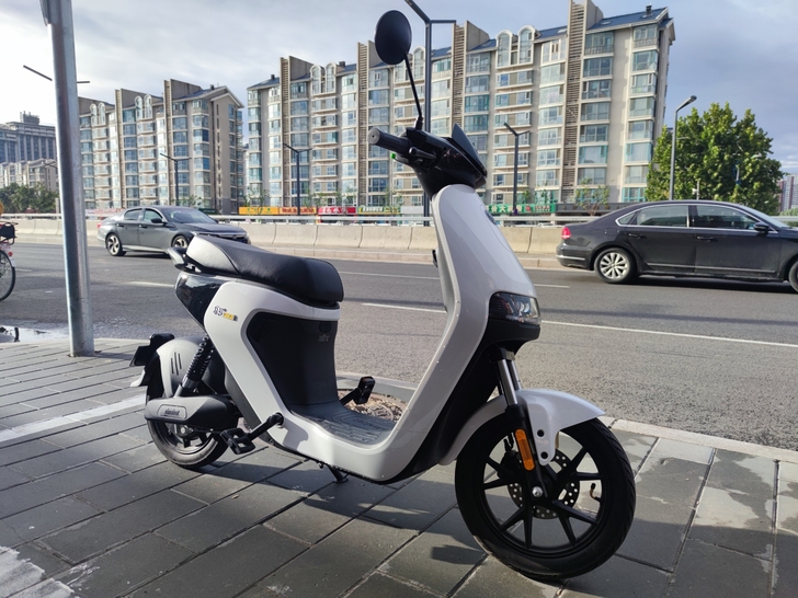 全新九号电动C90,白色,280公里带大座...