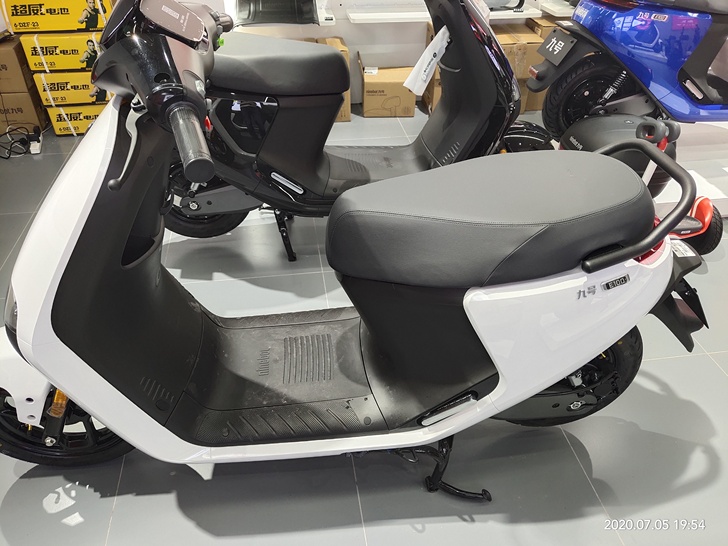 九号E100电动车