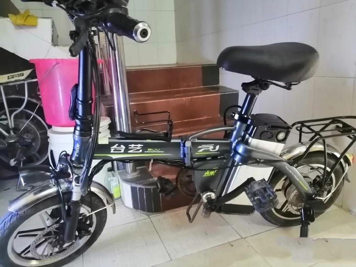 代驾折叠电动车，能跑25-30公里左右吧，...
