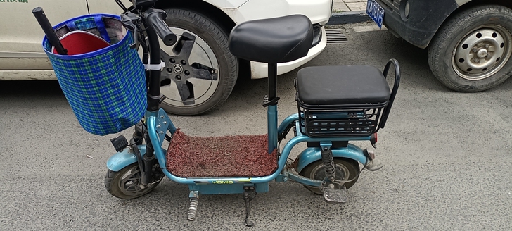 女式电动车!目前能跑100里,车子一年了!...