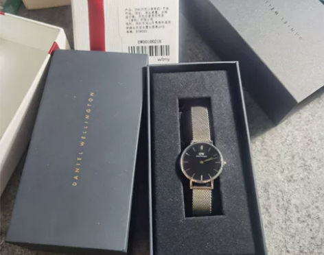 低价出，DW手表 轻微使用痕迹，表盘完美无...