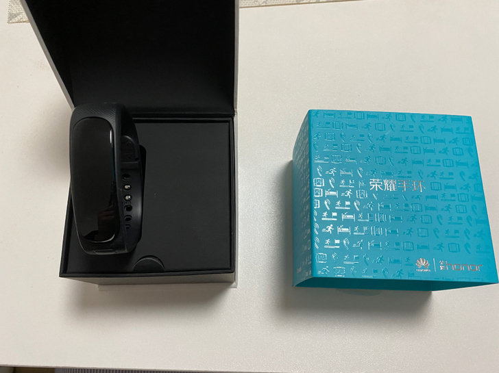 荣耀手环B1库存机,全新的,试了一下屏幕无...