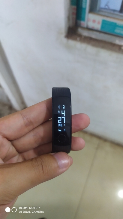 华为手环,功能完好,充电器数据线都在