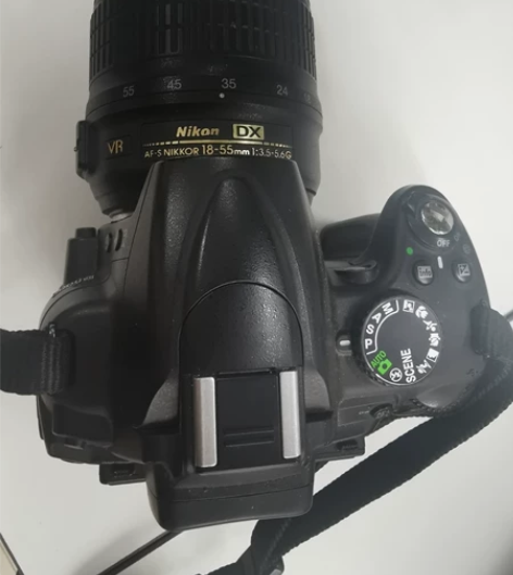 正品Nikon尼康相机1个、镜头2个，便宜...