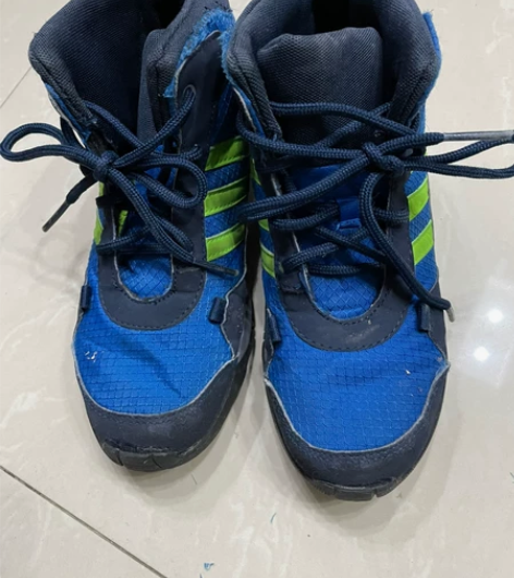 男童阿迪专柜正品秋冬高帮运动鞋，内长20C...