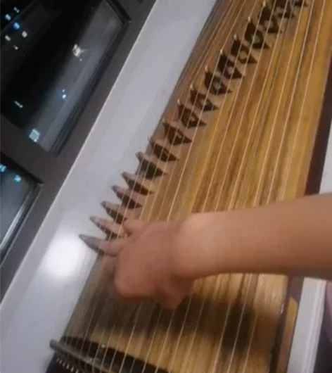 个人闲置古筝一台,济南市高新区自提,同城也...
